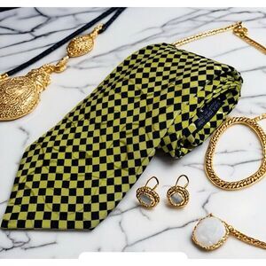 Brioni Men's Silk Neck Tie Gold Geometric Pattern Made In Italy‎